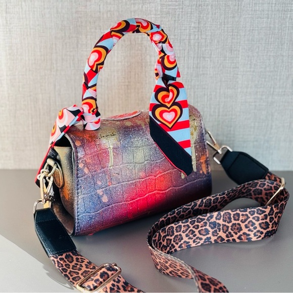 Hand Painted Artsy Purse w/ Detachable Crossbody Strap - Picture 8 of 11